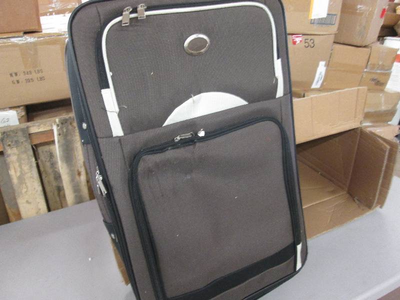 lot 209 image: 3 Piece Luggage Set, open box, brok...