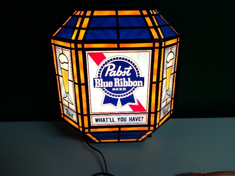 lot 5 image: PABST BLUE RIBBON BEER LIGHT SIGN
