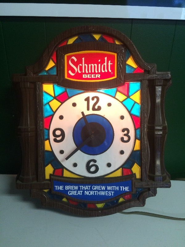 lot 23 image: SCHMIDT BEER LIGHTED CLOCK SIGN