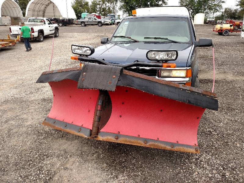 lot 2 image: 2000 Chevrolet 3500 LS Pickup Truck...