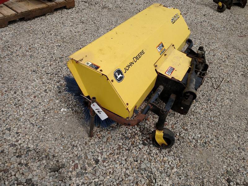 lot 16 image: John Deere 52 Quick Hitch Broom, W...