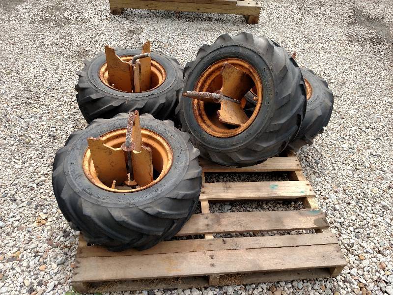 Case Maxi-Sneaker Dual Wheels, 23 X | Landscaping Surplus