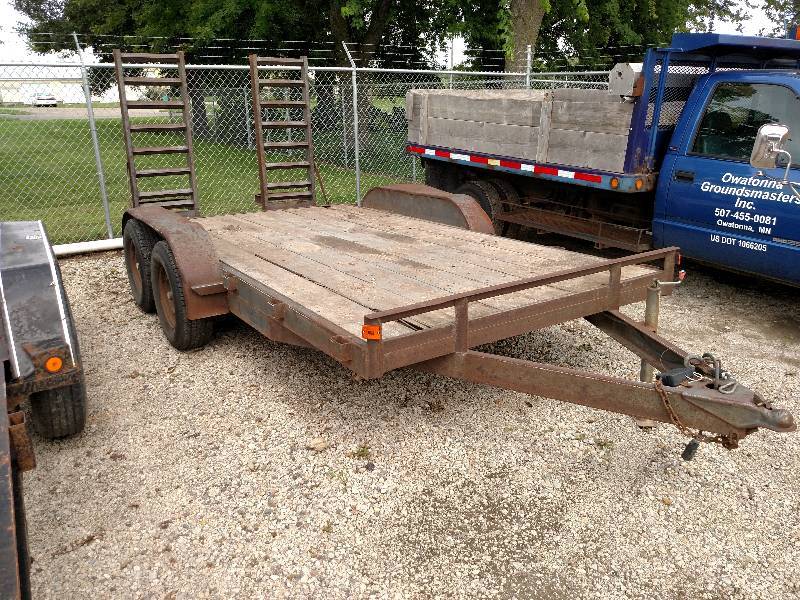 lot 7 image: 1995 H&H 14 Tandem Axle Trailer, 5...