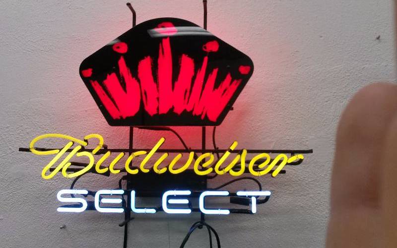 lot 10 image: Budweiser Select Neon Sign