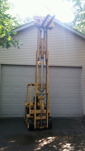 Clark TW30B Electric Forklift - Works