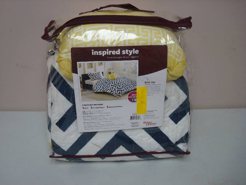 Inspired Style Quilt Blanket Set, Store Return