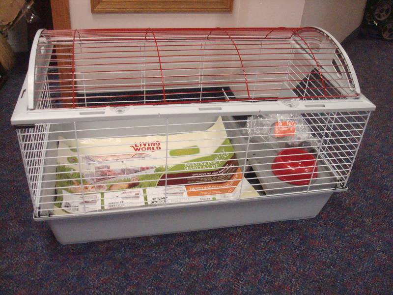 Living World Deluxe Small Animal Habitat, Unused, Has Minor Cracks On Edge, Does Not Affect Anything