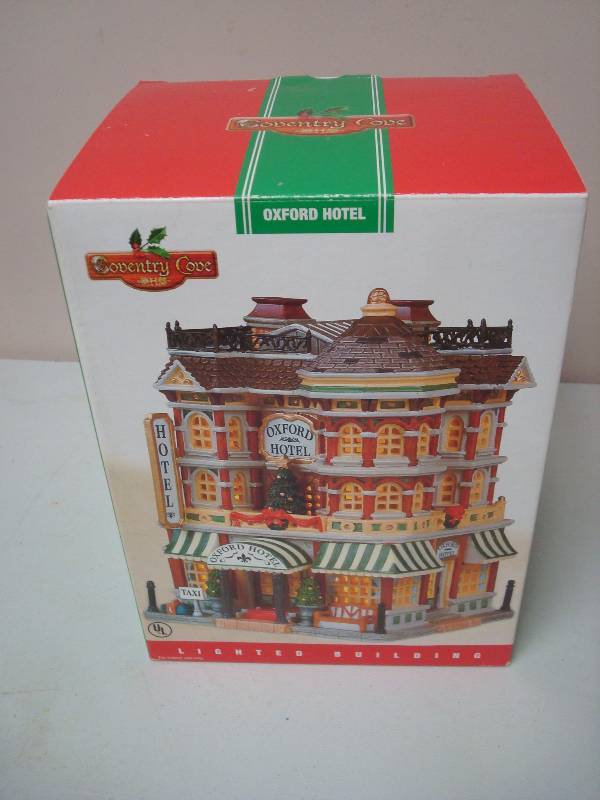 Coventry Cove Oxford Hotel Christmas Lighted Building, New