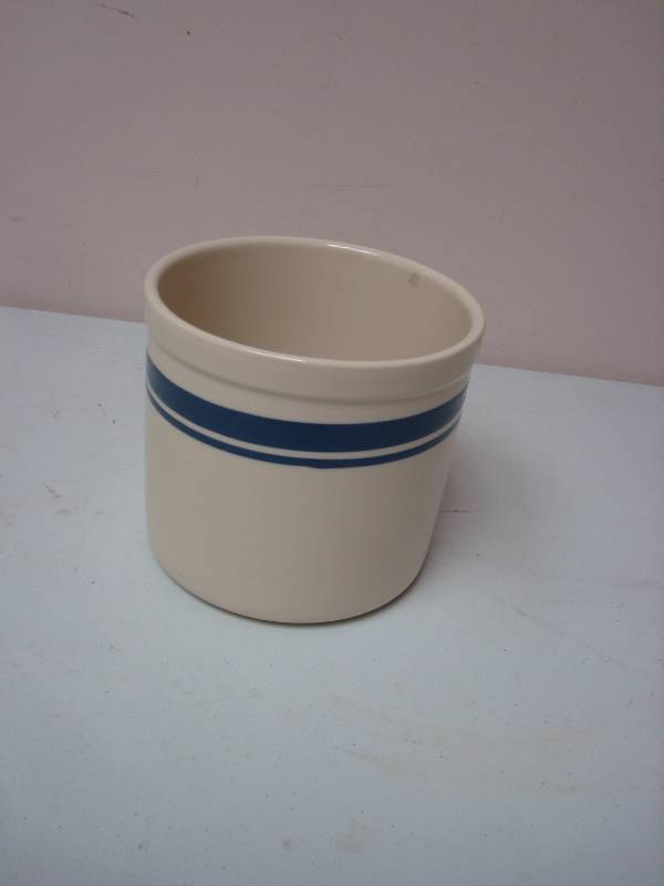 Roseville Pottery 2qt Crock Jar, Good Condition