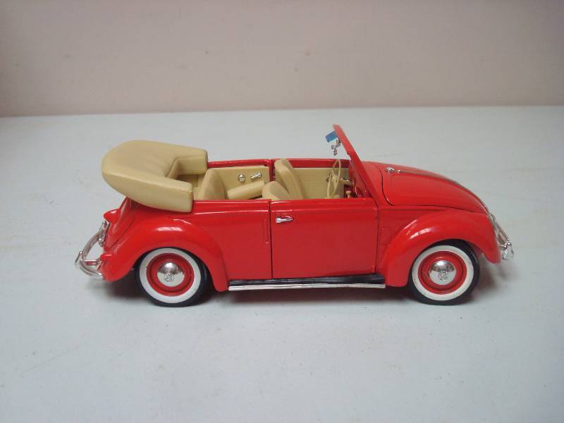 Maisto 118 Volkswagen Model Car, Used, Broken Bumper