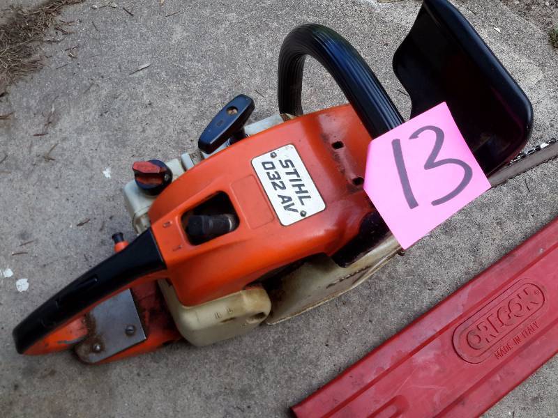 lot 13 image: STIHL, D32AV, 18 in bar Chain Saw.. Tested and Works
