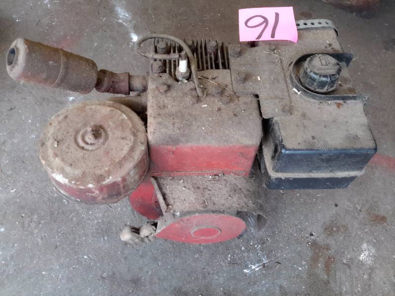 lot 16 image: 5 H.P Gas Engine..