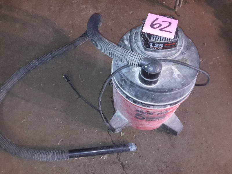 lot 62 image: 1.25 H.P., 5 Gallon Shop Vac.. Tested and works