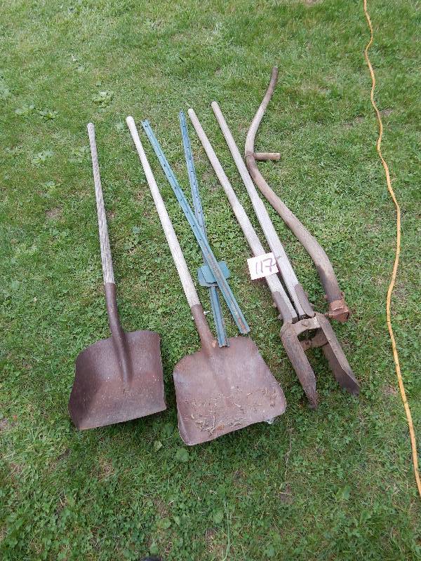lot 117 image: Misc. Gardening tools as pictured