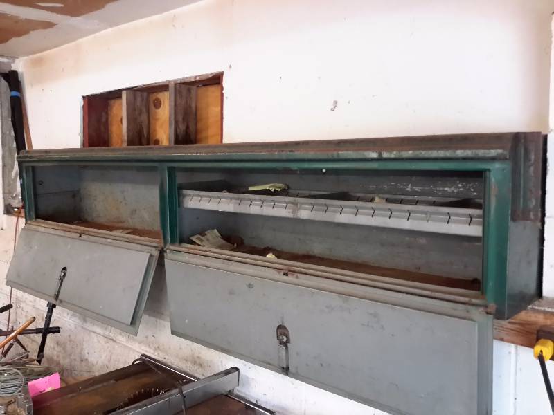 lot 128 image: Metal  Tool Box.. This was used as a tool box in his garage as shown. 95in x 15in x 16 in.. No keys