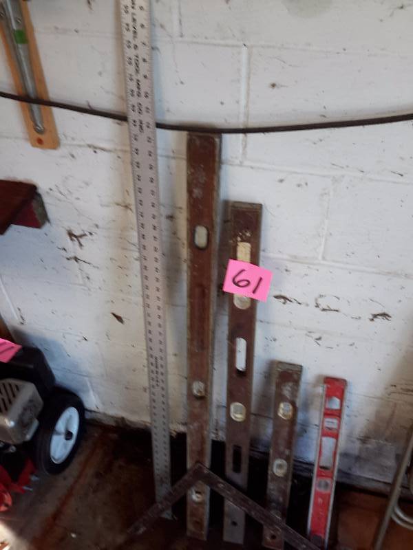 lot 61 image: 4 levels, 1 aluminum straight edge