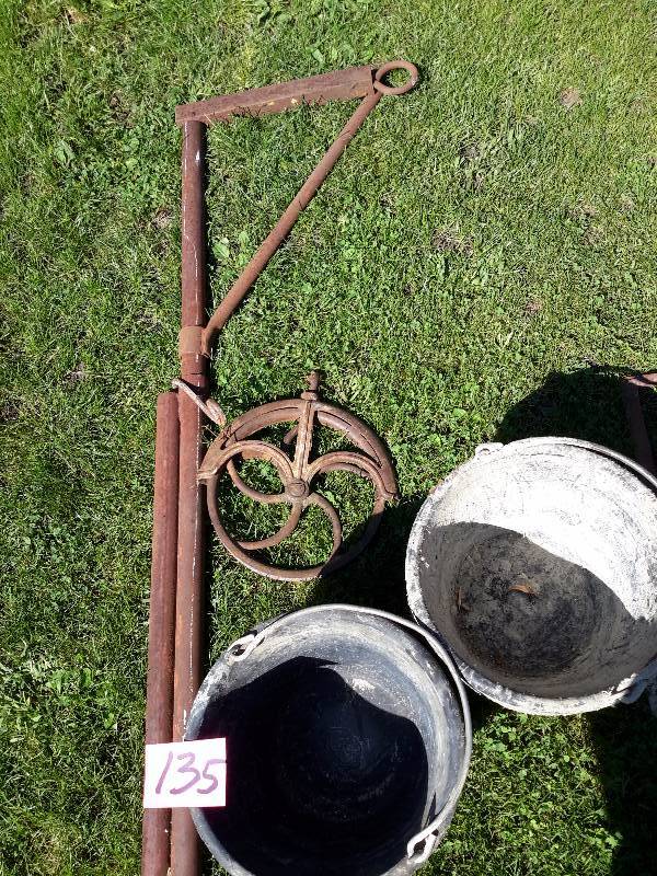 lot 135 image: System for use with scaffolding to hoist cement, bricks of other items up to the work area.. See pictures