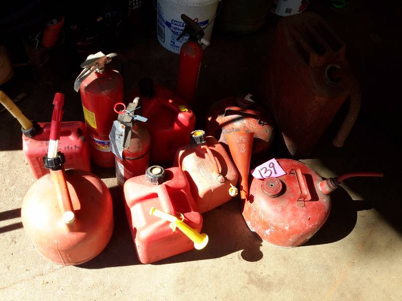 lot 139 image: Lot of gas cans and fire extinguishers