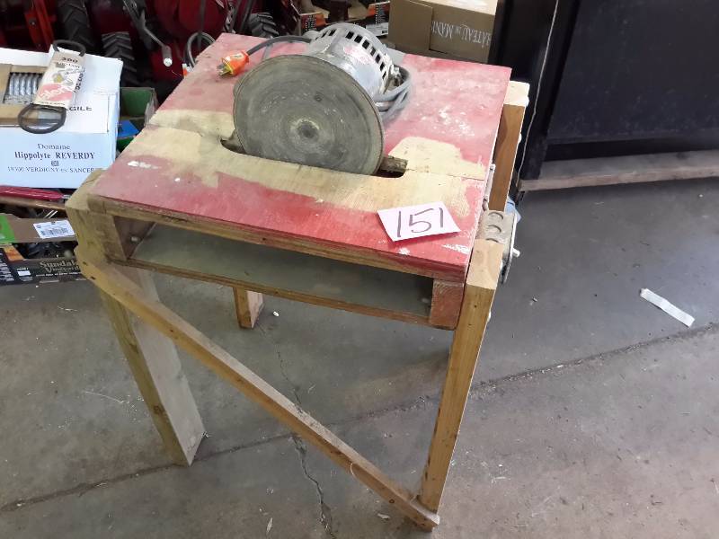 lot 151 image: Sanding Table and sander.. Tested and works