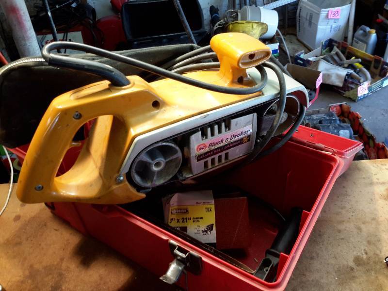 lot 152 image: Black and Decker, Deluxe Belt Sander