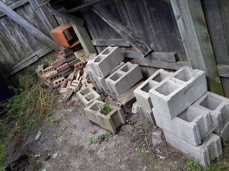 lot 153 image: Lot of Bricks.. Cinder Blocks, Fire Brick, red bricks.. Take it all. You must load yourself.. You should be able to drive right up to the pile.