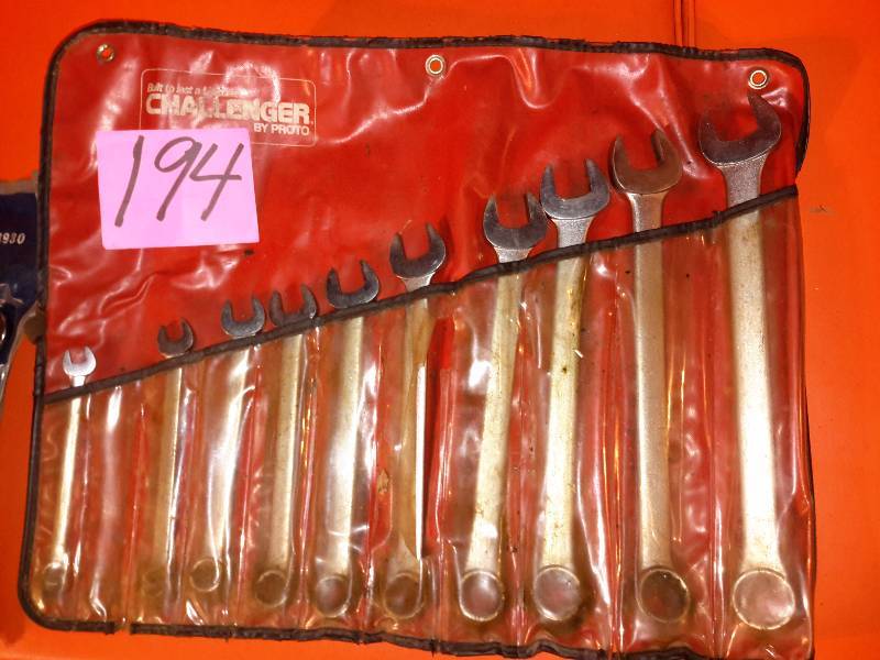 lot 194 image: 2 sets of combination wrenches as pictured.