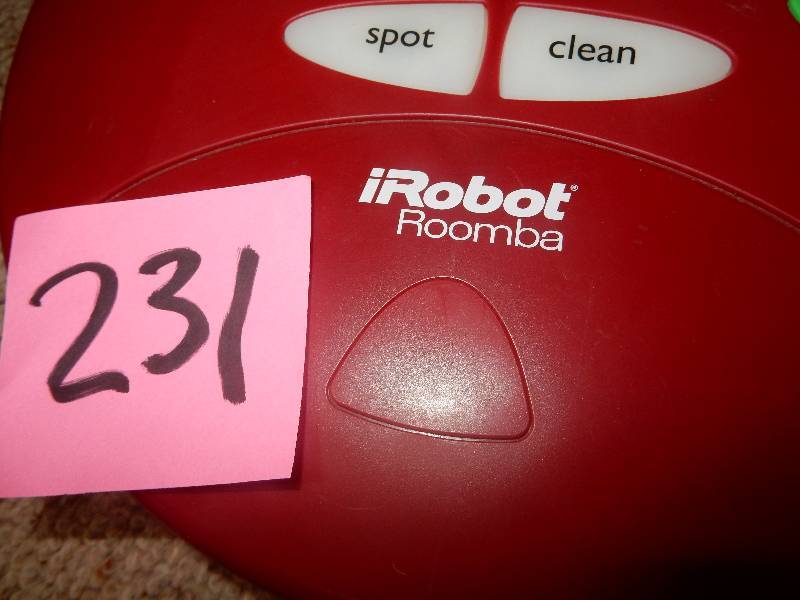 lot 231 image: I ROBOT, ROOMBA.. Untested, but it doesnt look like it was used much.