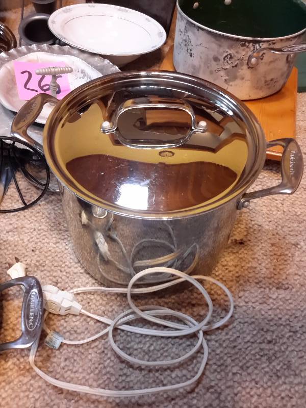 lot 265 image: Misc. Bowls, Serving dishes, Pans as shown.. Take it all.