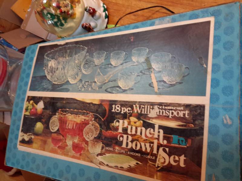 lot 279 image: Punch bowl set.. Bowl and all cups plastic.. Not sure it is the original bowl  Electric Disney Snow Globe, large glass dish.