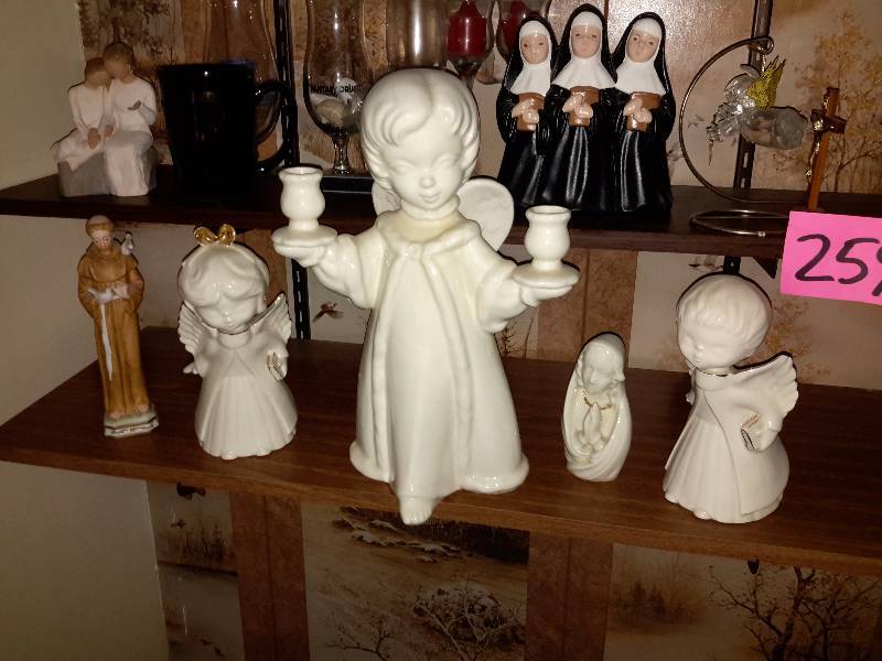 lot 259 image: Misc. Religious decorative items as shown