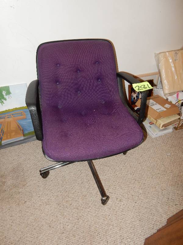 lot 281 image: Mid mod office chair.. Nice shape.. Solid wood Side chair.
