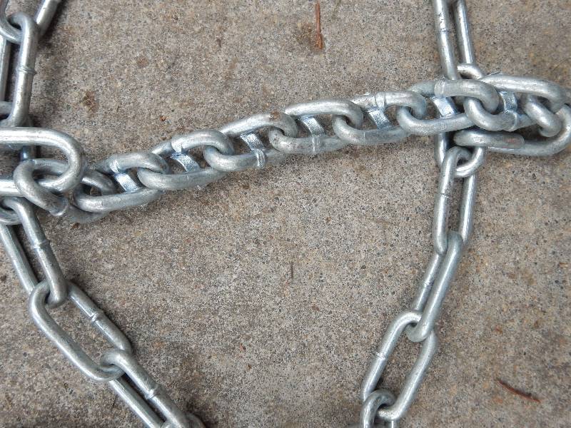 lot 39I image: Set of Auto Tire Chains.  These have the V cleats as shown for very good grip