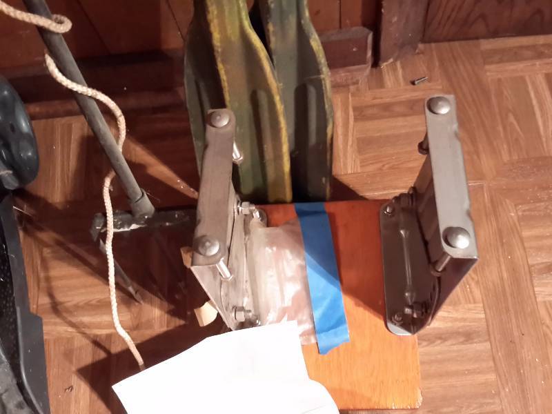 lot 311 image: Fish Spear, Plastic Oars, Boat Motor attachment