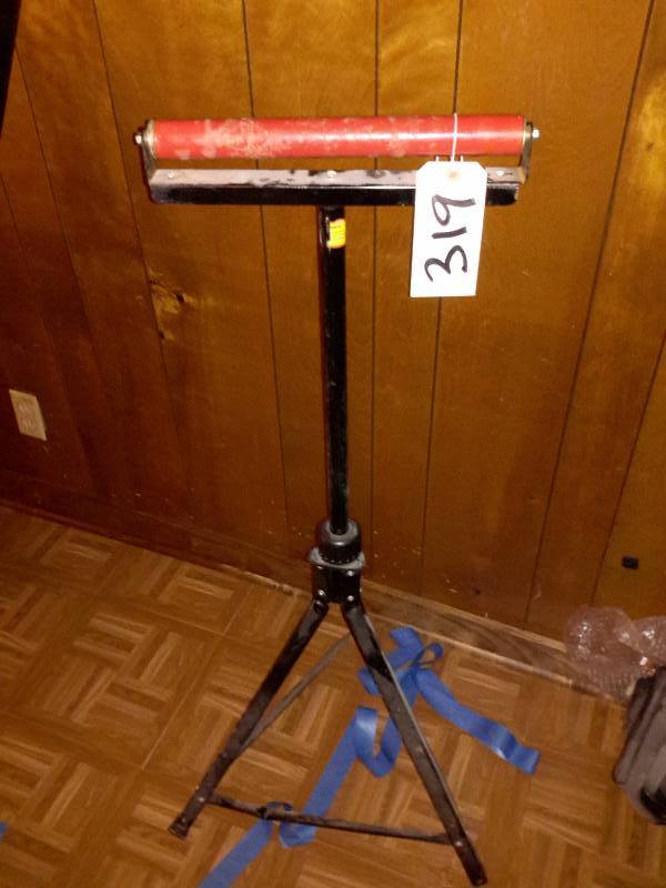 lot 319 image: Rolling Material Support