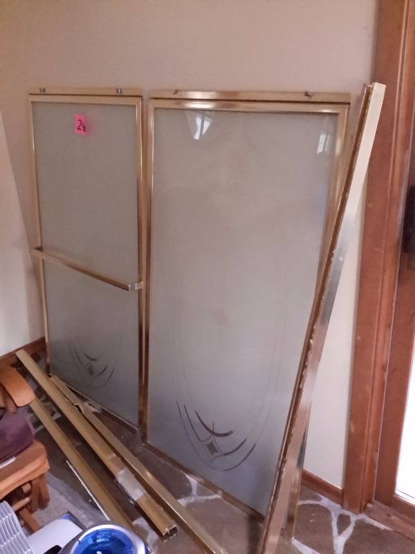 lot 240 image: Sliding ShowerBathtub door.. Wavy, Frosted Glass.