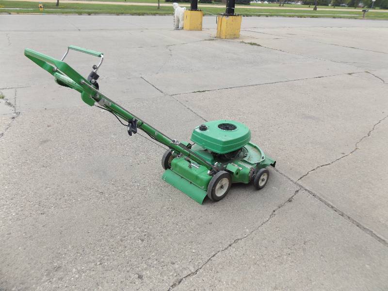 lot 5 image: Push Mower