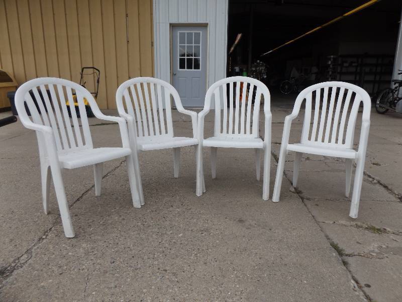 lot 15 image: Lawn Chairs