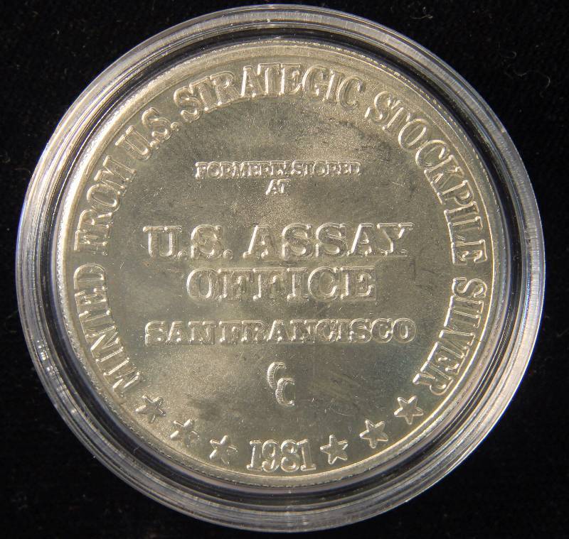 PRE US SILVER EAGLE 1 TROY OZ. .999 FINE SILVER ROUND MINTED FROM STRATEGIC STOCKPILE OF SILVER STORED AT US ASSAY OFFICE SAN FRANCISCO 1981 IN AIRTITE HOLDER