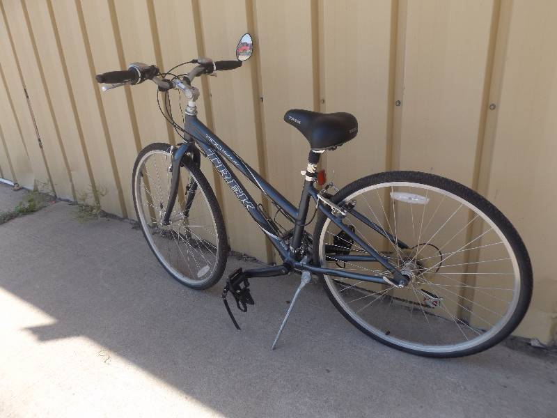 lot 19 image: TREK Bike 7100