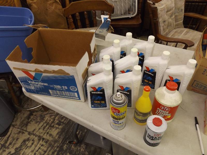 lot 628 image: Motor oil and other auto treatments