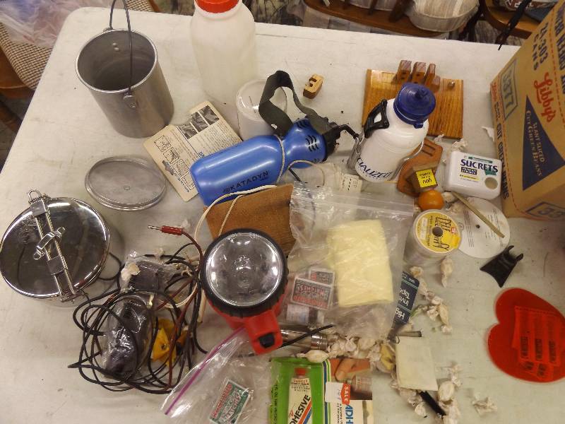 lot 631 image: Variety of misc junk drawer items