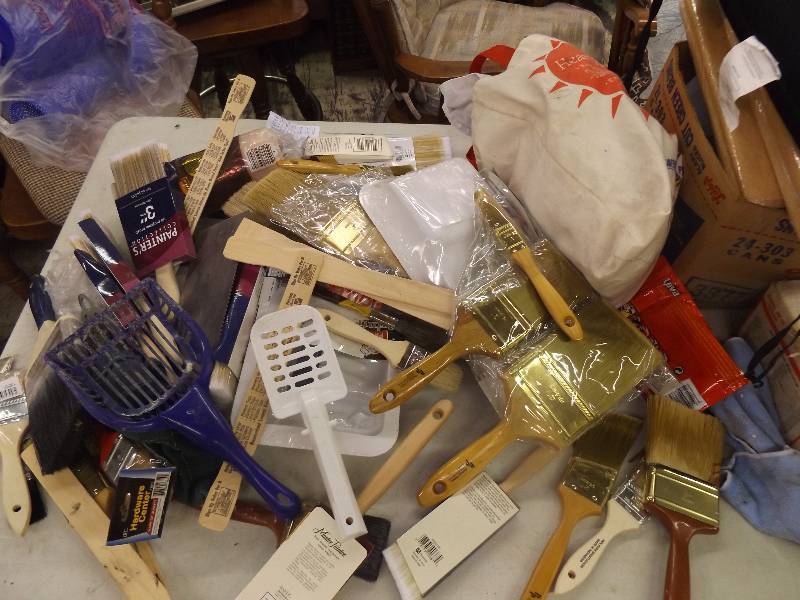 lot 633 image: Paint Brushes, various sizes