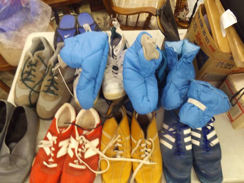 lot 636 image: Shoes