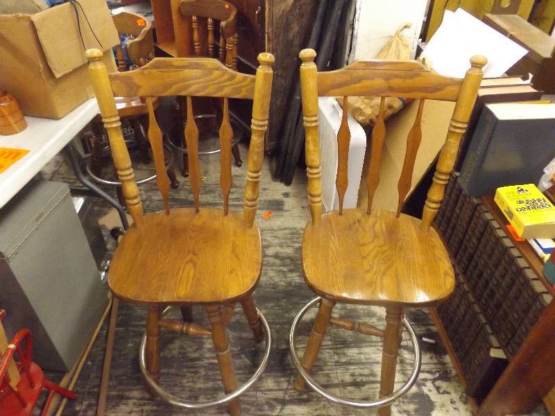 lot 650 image: 2 wooden bar stool chairs