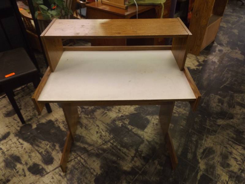 lot 657 image: Small Wooden Desk