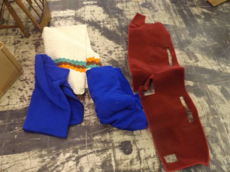 lot 667 image: Aphgan and fleece blankets
