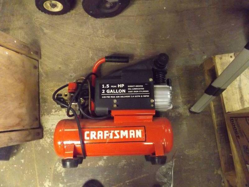 lot 676 image: Craftsman 1.5HP 2 gallon air compressor