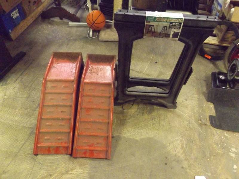 lot 687 image: Pair of folding sawhorses and pair of car ramps