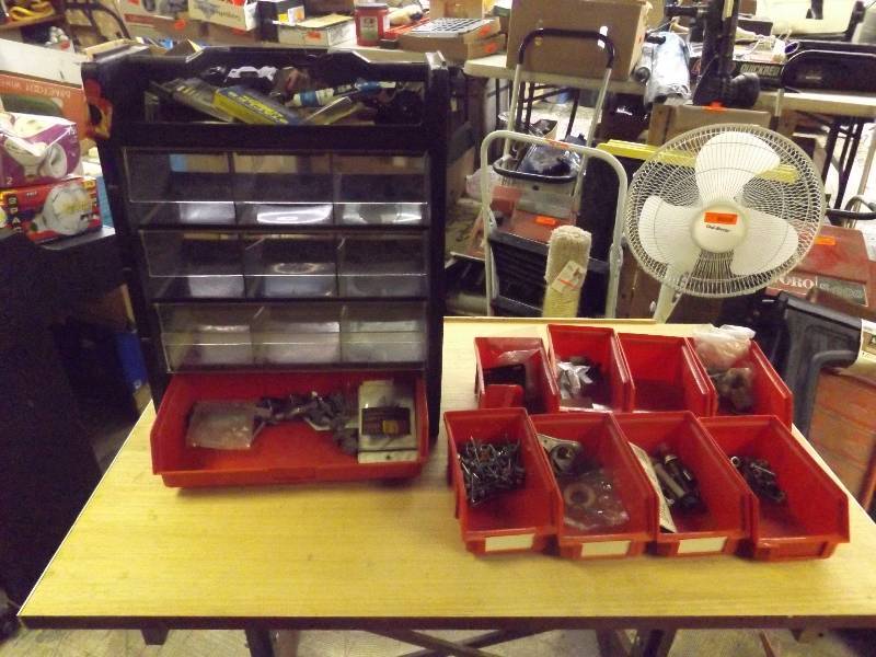 lot 689 image: Hardware items and storage containers