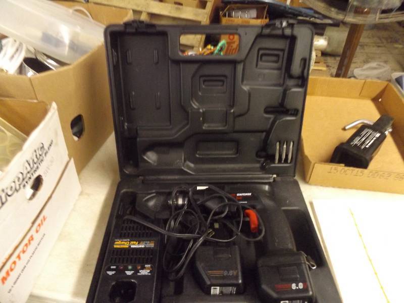 lot 690 image: Craftsman Drill wcharger in case